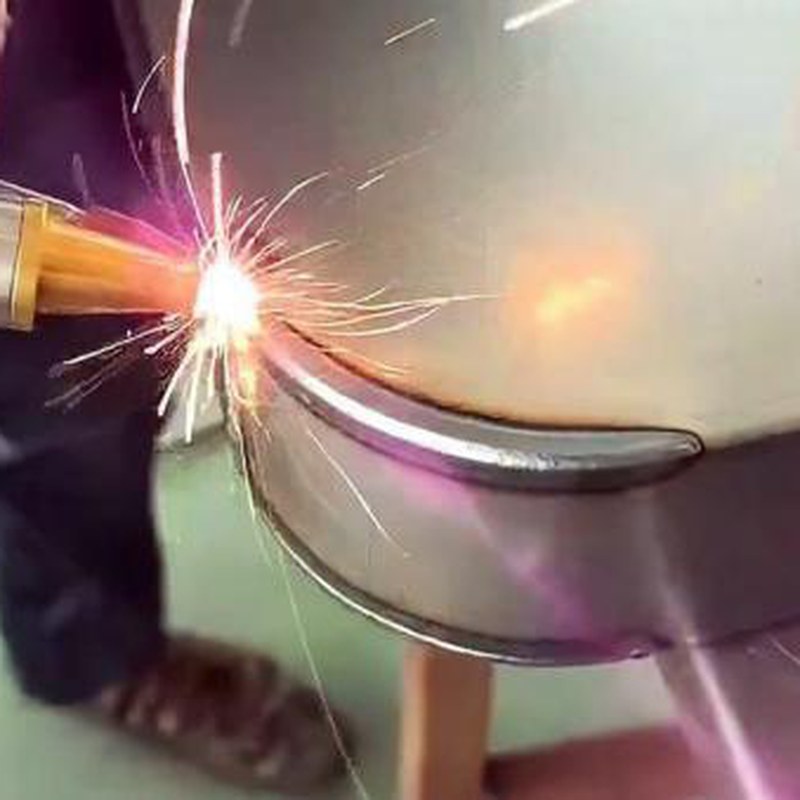 Eğri metal dikişte birleşen el tipi lazer kaynak ucu